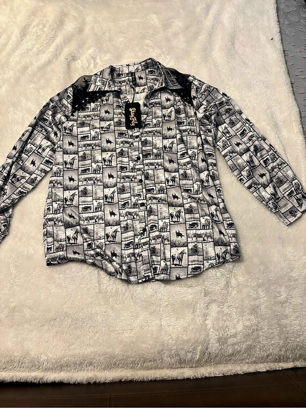 Wrangler Horse Print Lace Shoulder Button Down Size Large NWT